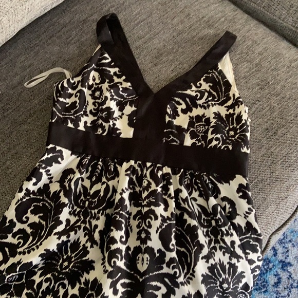 Black and white dress - Picture 3 of 5